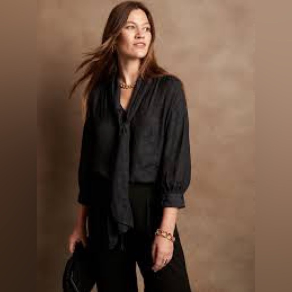 Banana Republic Jacquard Bow Neck Blouse in Navy